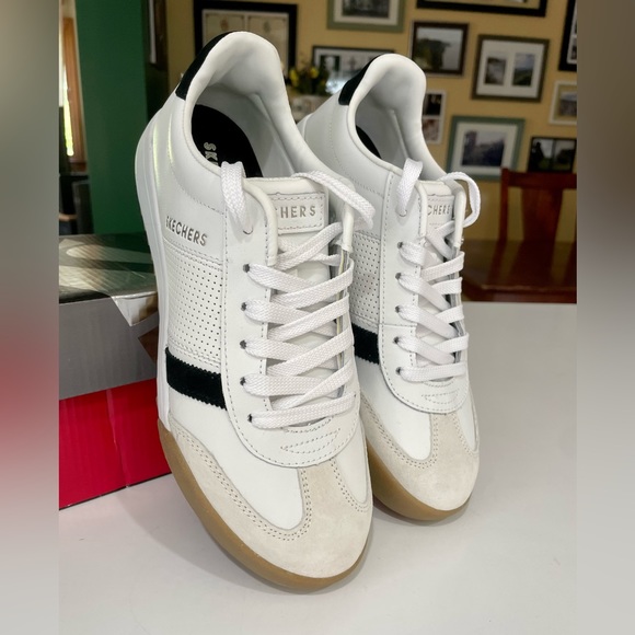 Skechers Street Los Angeles with Air-Cooled Memory Foam Brand New Size 9 - Picture 2 of 3